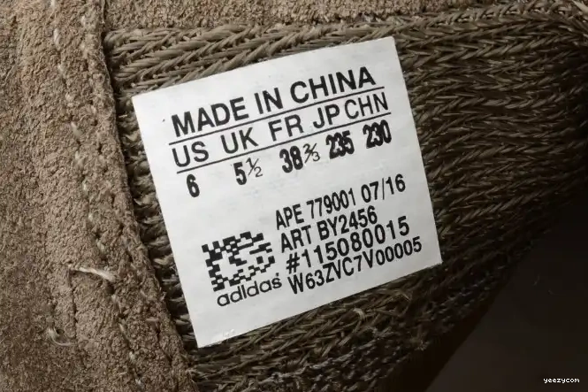 adidas Yeezy Boost Light Brown 750 BY2456 0526